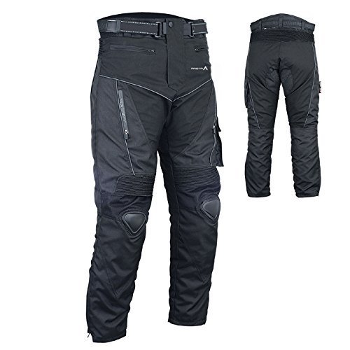 Pantalón impermeable con forro termico y sistema de ventilación.