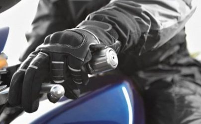 como elegir guantes para moto